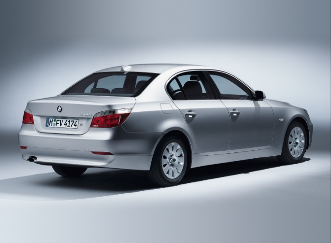 Difference between bmw 520d and 520i #5